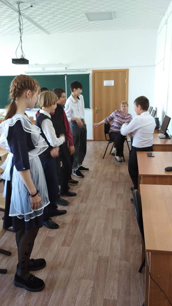 Вот и стали вы на год взрослей Вот и стали вы на год взрослей.